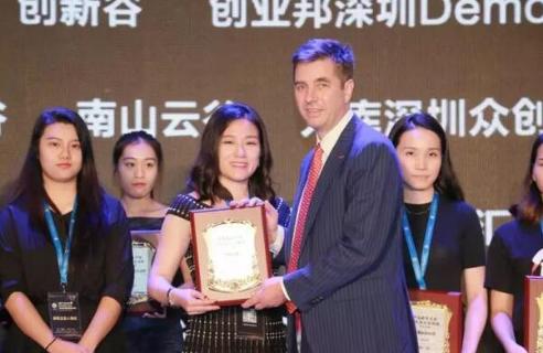 巅峰国际荣获2017胡润百富中国最具贡献孵化平台百强榜深圳50强称号